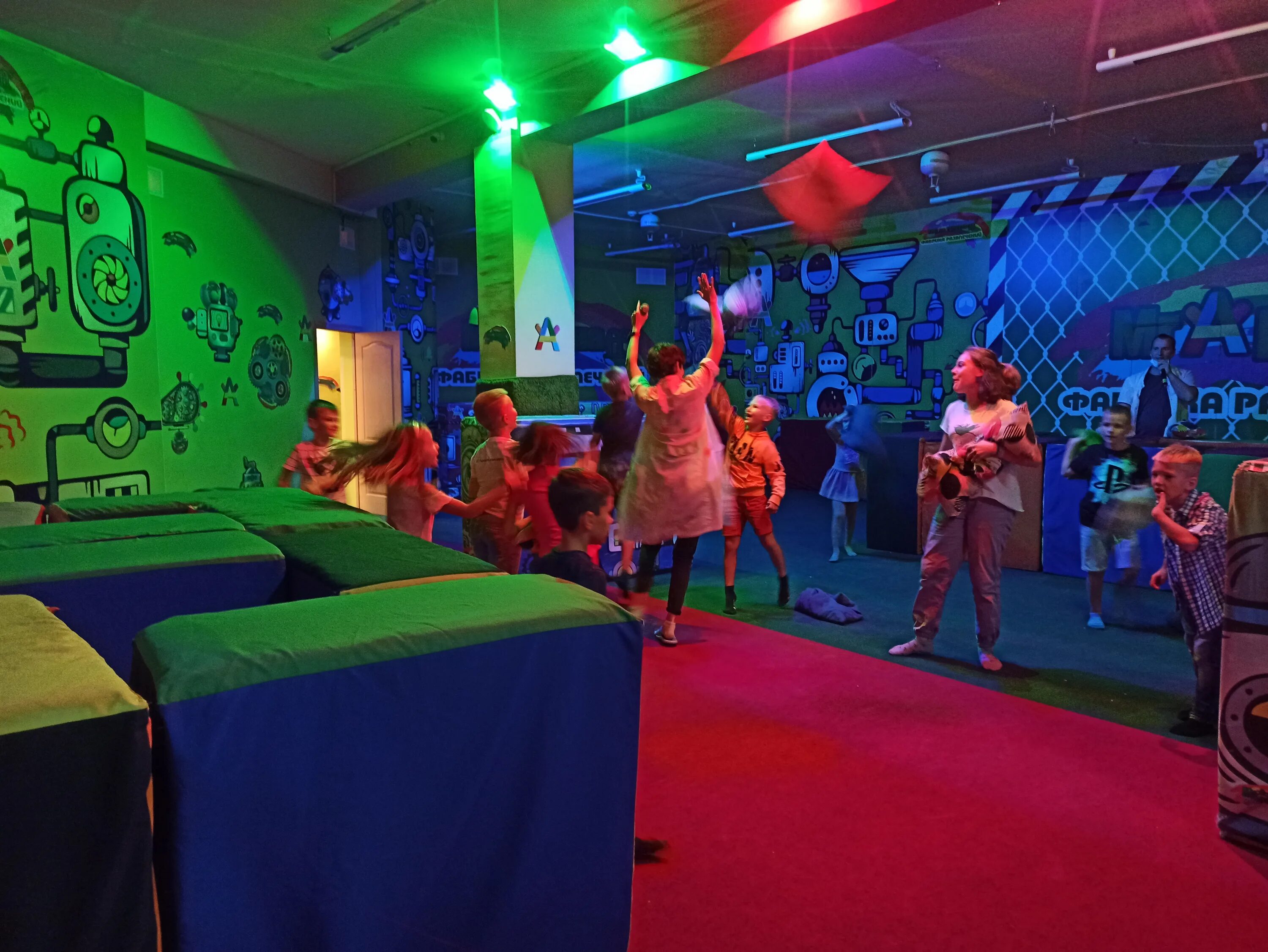 Фрунзе 94 таганрог. Динамо махачкала младшая группа султан. Фрунзе 94 таганрог детский центр. Аренов таганрог. Аренов таганрог.