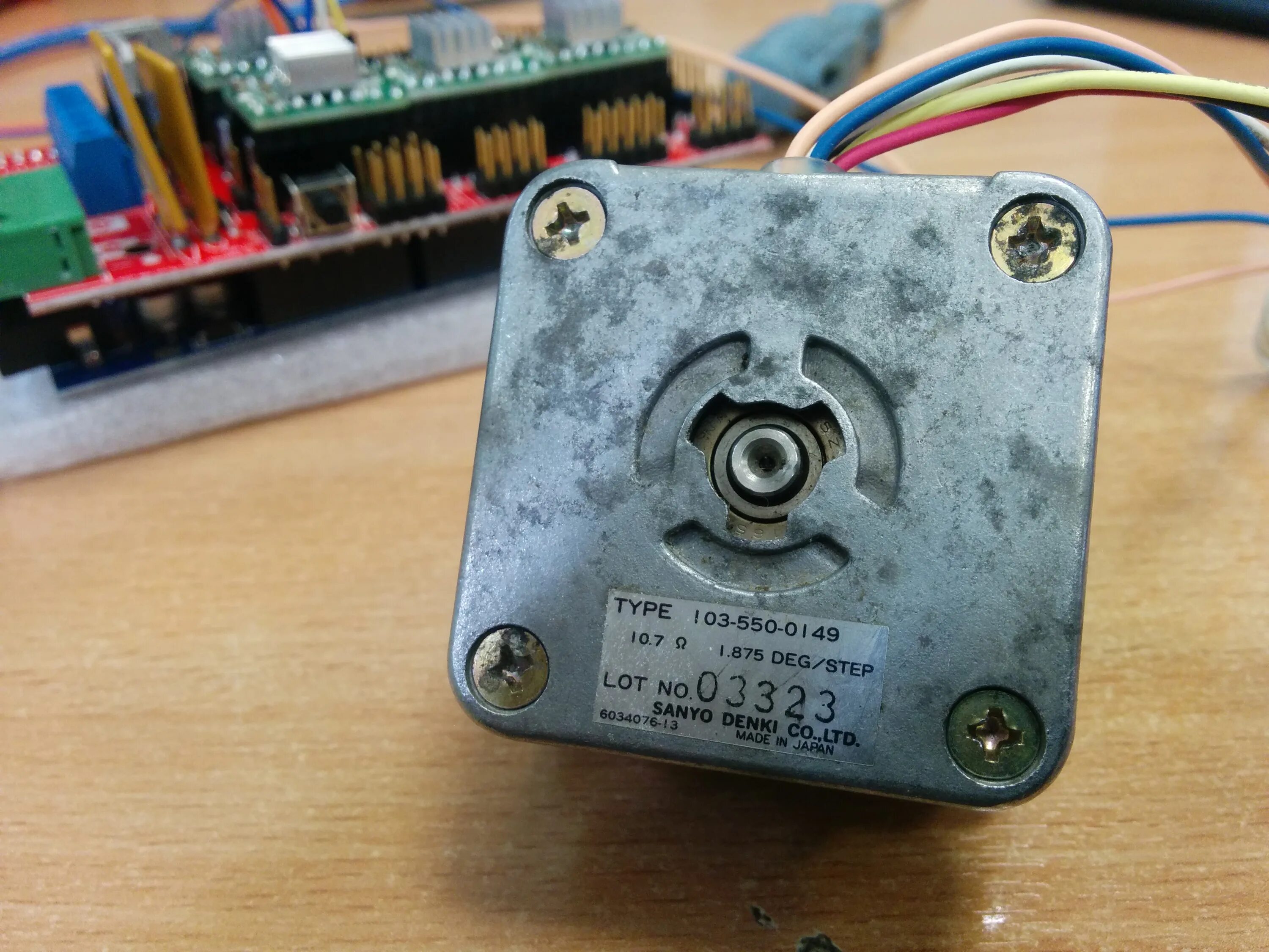 Тип 103. Шаговый двигатель sanyo denki type 103-550-0149. шаговый двигатель sanyo denki. em 142 шаговый двигатель. 1211.3802 шаговый двигатель.