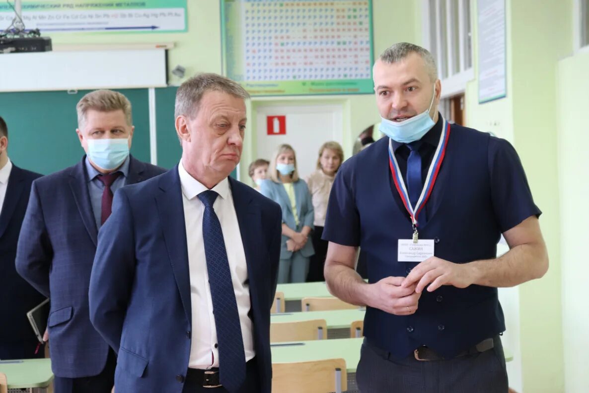 Директор школы барнаул. Директор 136 школы барнаул. директор школы 110 барнаул. гимназия 45 барнаул директор. директор трансмаш барнаул.