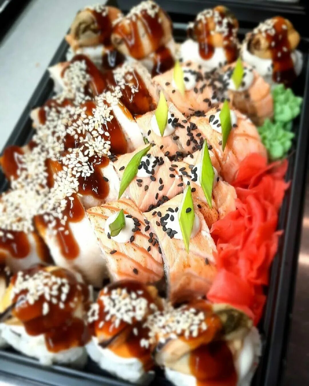 Пантао снежное. Роллы макеевка. Роллы макеевка. Вурадо суши макеевка. Макеевка доставка суши.