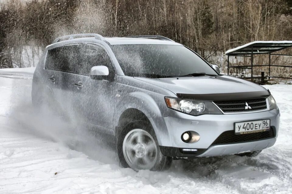 Полный привод пермь. Mitsubishi полный привод. Митсубиси Аутлендер ХЛ полный привод. Полноприводный Митсубиси 2004. Митсубиси 300 полный привод.