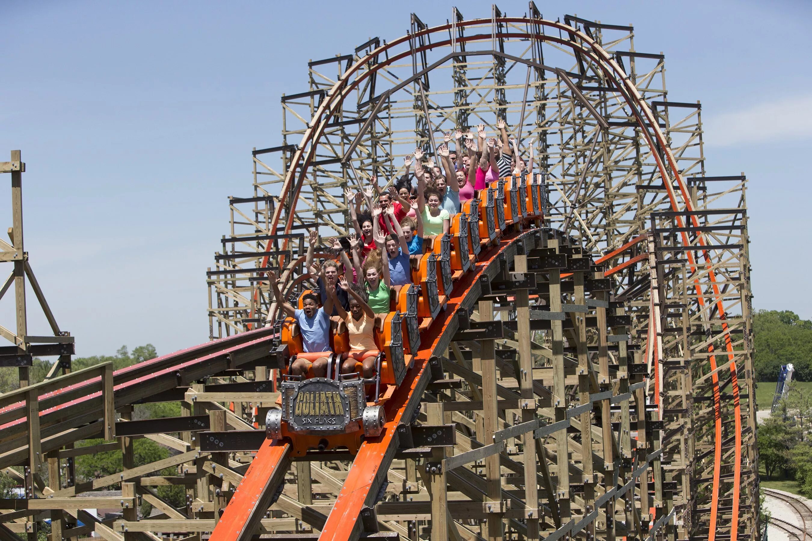 Парк развлечений видео. Six Flags Голиаф. Парк развлечений Six Flags США. Дубай парк аттракционов американская горка. Американские горки Голиаф.