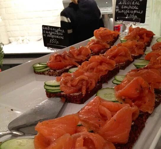 Михайловский театр буфет. Придворная капелла хофбург. Михайловский театр буфет меню 2022. Мариинский театр буфет. Буфет в театре.