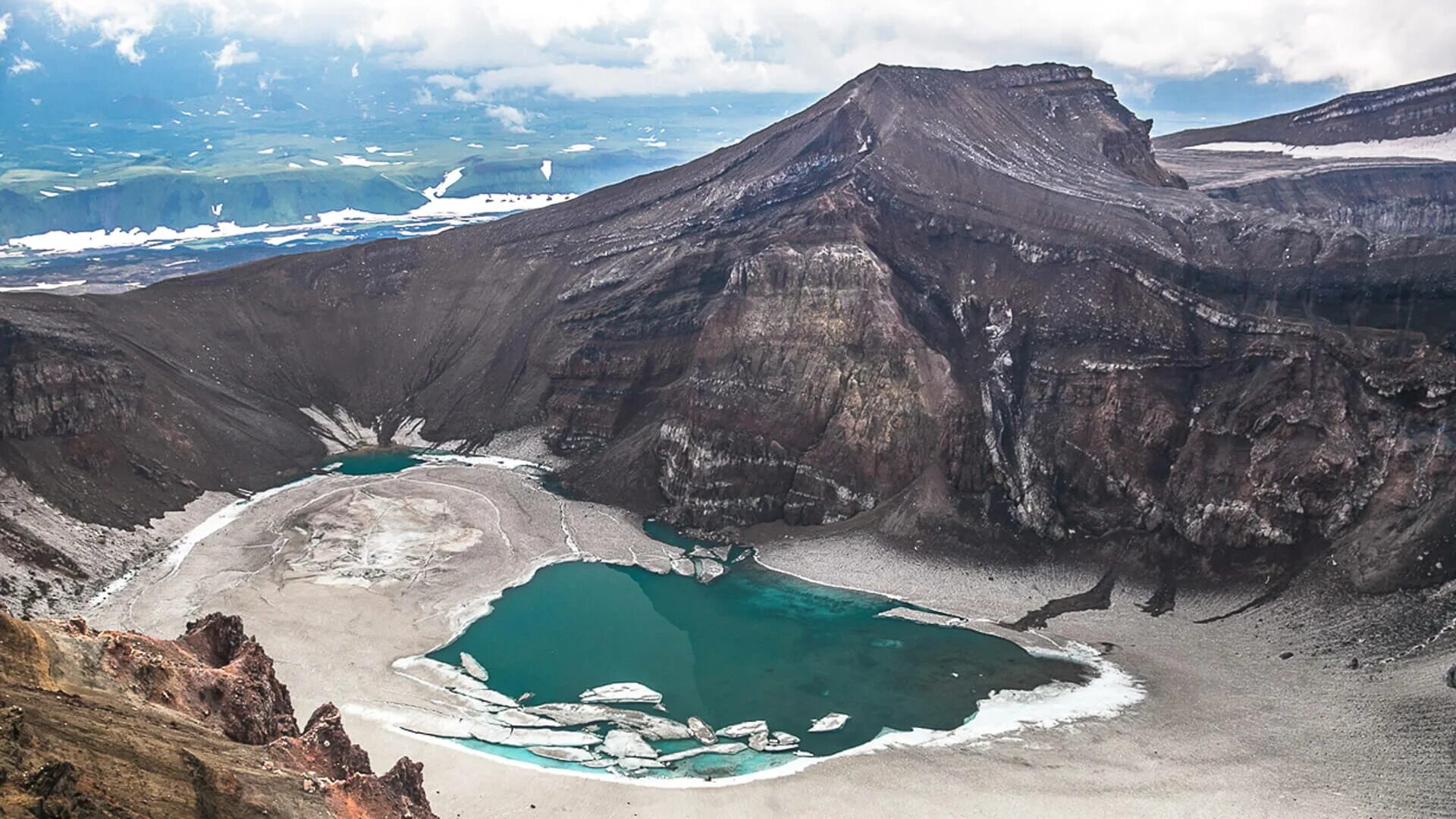Авачинский вулкан камчатка. Вилючинский перевал камчатка. Вулкан мутновский камчатка. Вулкан отдых. Гора авачинская сопка.