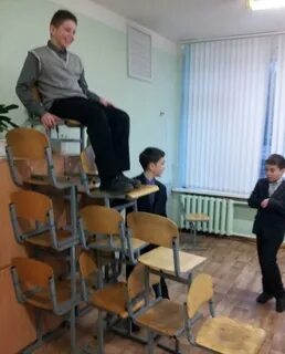 В школе без