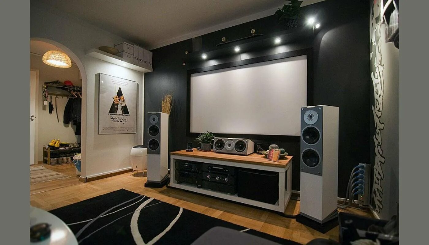 Встраиваемый домашний кинотеатр. Колонка Digital Home Theater. Cameron Audio System домашний кинотеатр. Колонки в интерьере гостиной. Аудиосистема в комнате.