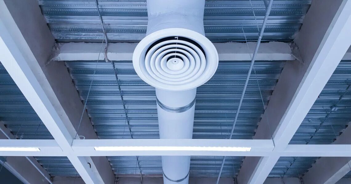 Выбор систем вентиляции. Система вентиляции air ventilation. приточная вентиляция промышленная. вытяжная труба для вентиляции. вентиляционные трубы на здании.