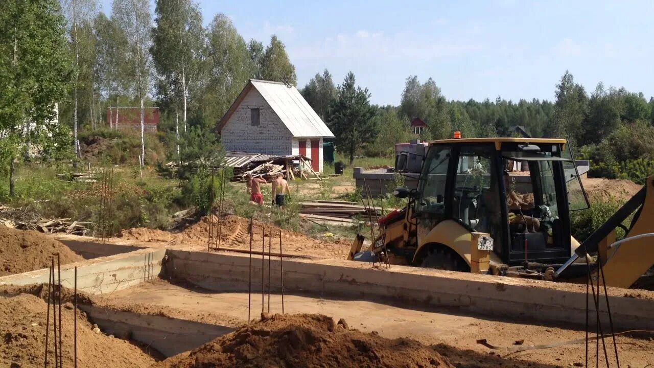 Засыпка песком фер. Георешетка с асфальтной крошкой. Засыпка траншей и котлованов. Засыпка траншеи песком. Песок средней крупности для обратной засыпки.