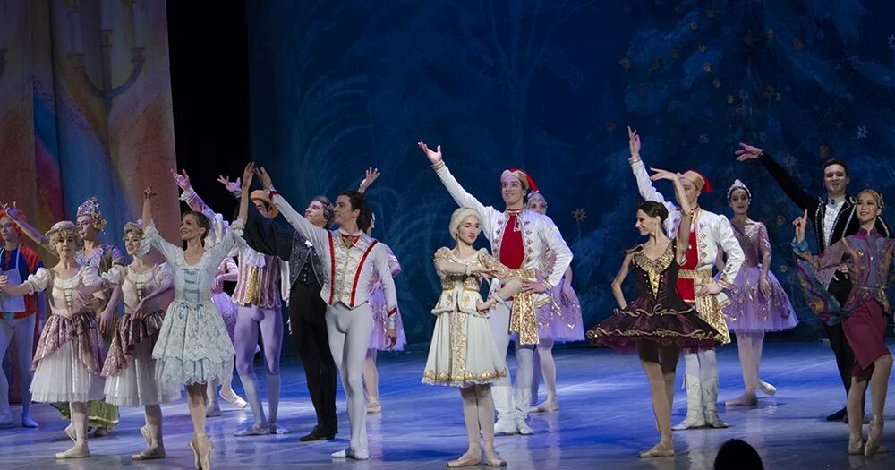Чайковский щелкунчик новат. Артис балет концерт. 7 января балет. Балет щелкунчик спб мариинский театр. Балет феерия щелкунчик.