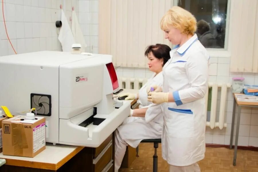 Фельдшер лаборант. Труд врача лаборанта. Врач лаборант. Лаборант кдл. Клинико диагностическая лаборатория.