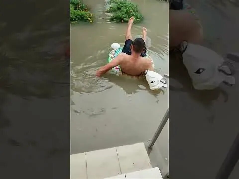 Пляжи анапы эвакуировали. Пляжи анапы эвакуировали. Потоп в анапе 2021 год август. Анапа еще шок погода. Пляж витязево в анапе 2020.