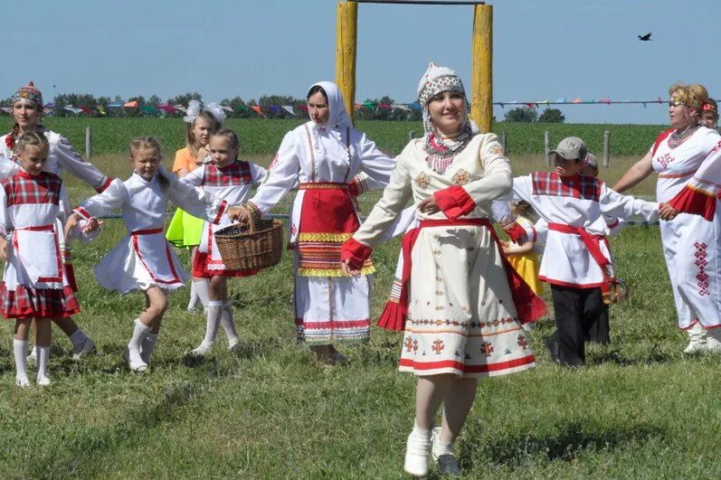 Чувашский народ Акатуй. Чувашский национальный костюм Акатуй. Народные танцы Чувашии. Чувашский народный танец.