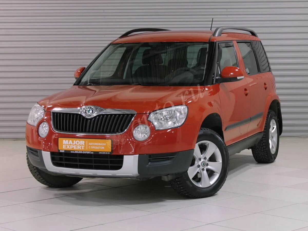 Шкода йети купить нижний. Skoda Yeti красный. Skoda Yeti красный цвет. Машины похожие на шкоду етти. Шкода Йети красная.