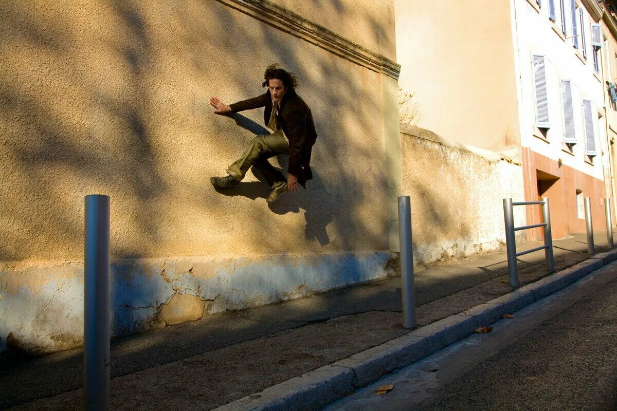 человеческий зверинец human zoo 2009. сирил раффаэлли 2020. человеческий зоопарк 2020. человеческий зверинец 2009 кадры. человеческий зверинец human zoo 2009.