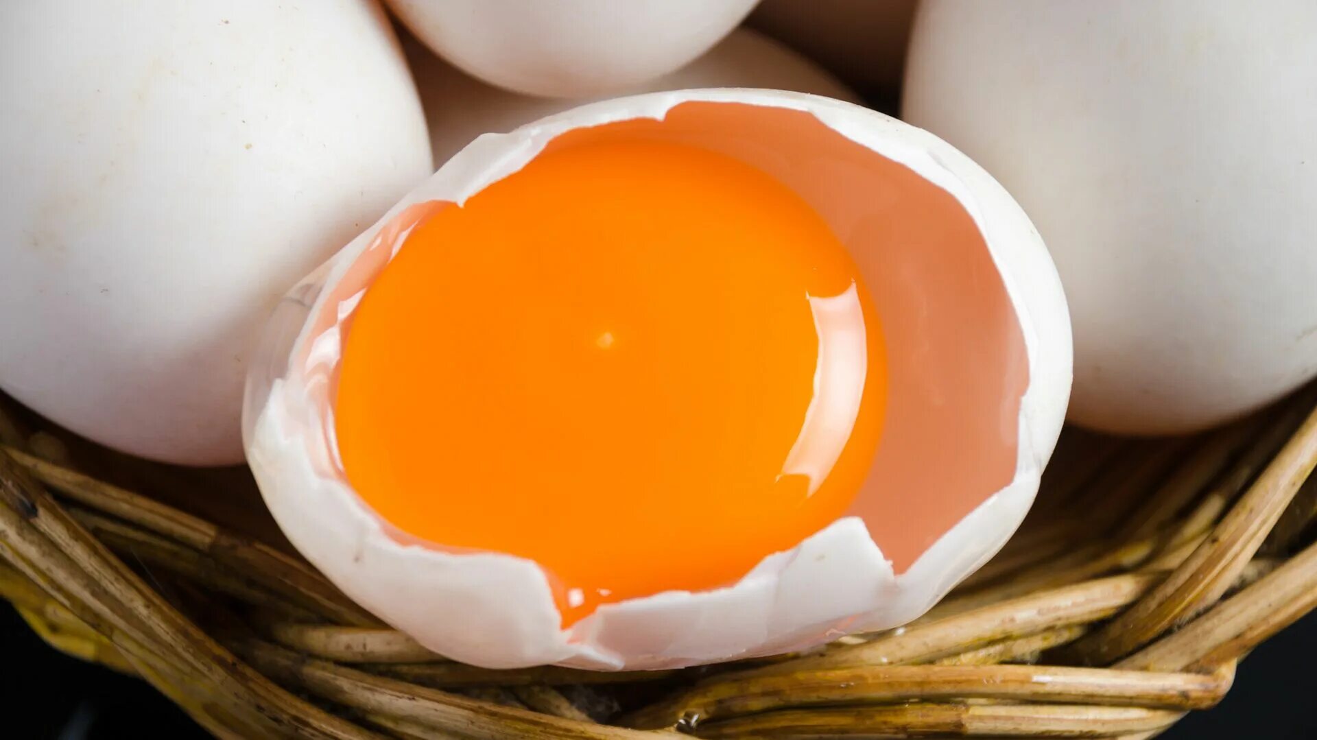 Витамины в яичном желтке. Яйцо. Яйцо куриное. Яйца и яичные продукты. Яичный желток.