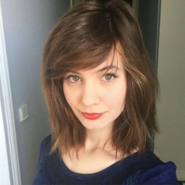 Bangs прическа. Ella Freya каре. Short Bob Curtain Bangs. Bangs on the Side. Parted bangs