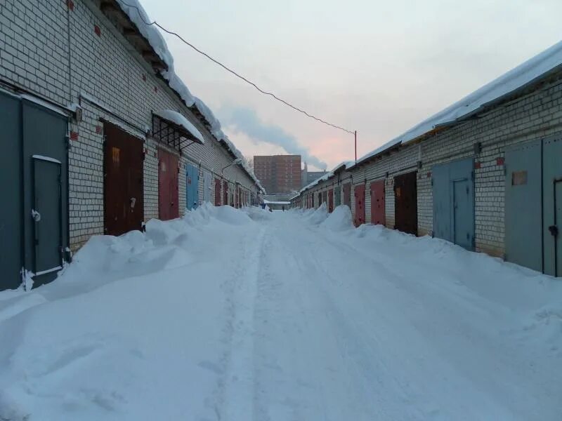 обзорная фотосъемка гаража. зимние российские гаражи. зимний гараж. гаражи в россии зимой. гараж в кооперативе зимой.