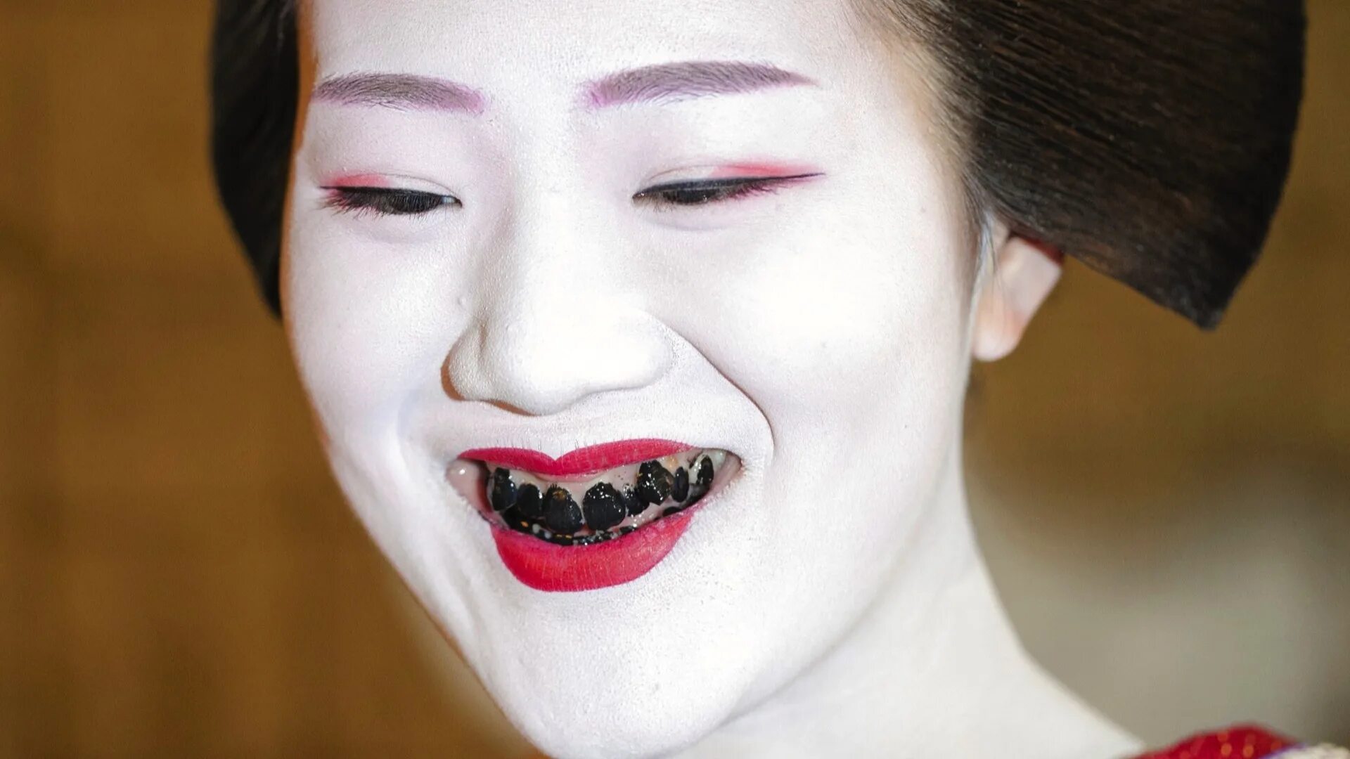 Охагуро. Охагуро чернение зубов. Женщины черные зубы. Охагуро чернение зубов. Традиция «охагуро».