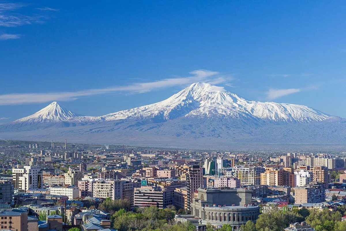 Откуда ереван. Гора Арарат в Армении. Гора Масис Армения. Гора Арарат и Масис. Гора Арарат вид с Еревана.