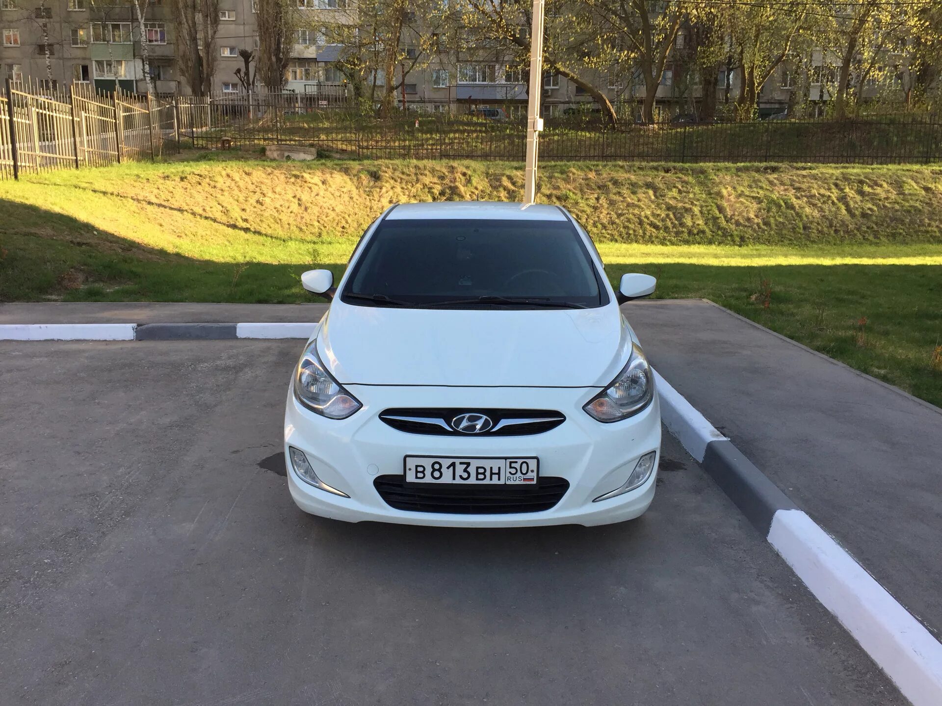 Хендай Солярис 2013 года белый. Хендай Солярис 2014 белый. Hyundai Solaris 2013 г в. Hyundai Solaris 2013 тонированный. Hyundai купить новосибирск