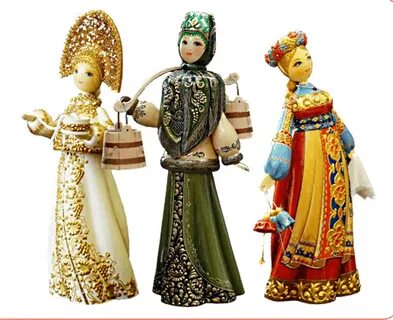Фигурки в национальных костюмах