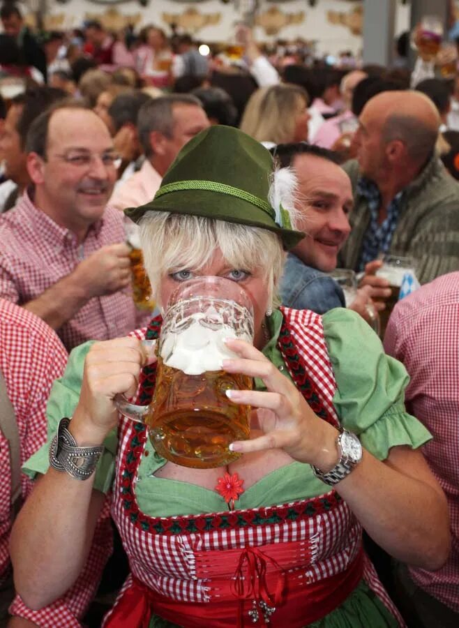 St beer oktoberfest. Мюнхен фестиваль октоберфест. Мюнхен октоберфест 2022. Октоберфест в мюнхене. Октоберфест бавария мюнхен.