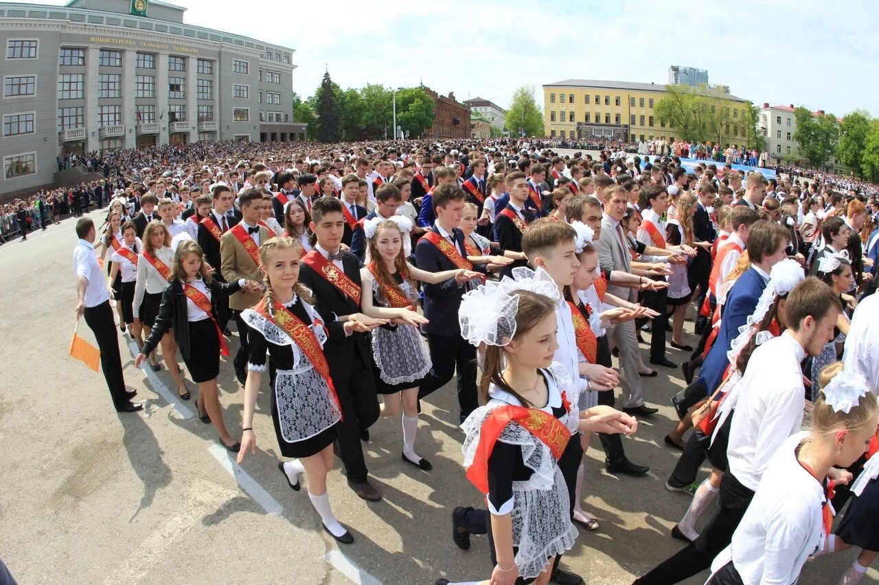 Весенний бал 2019 Уфа. Парад выпускников Уфа. Выпускной Уфа. Уфа выпускной бал.