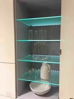 Со стеклянными полками