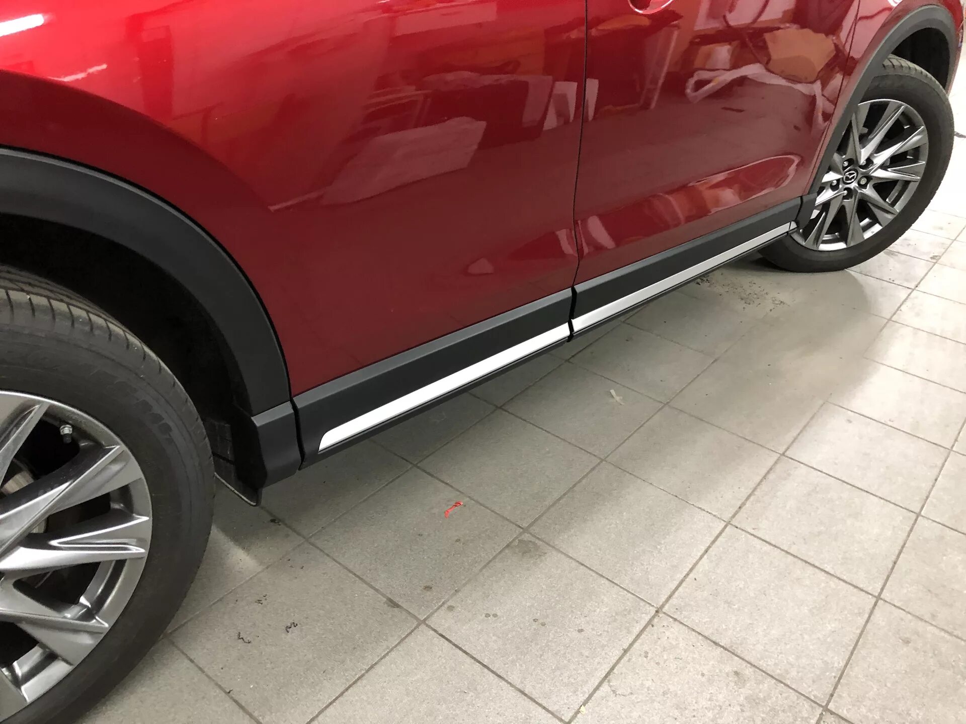 Накладки на двери мазда сх5. Молдинг mazda (lc6250640b). Пороги mazda cx-5. Пороги mazda cx-5. Молдинги на.