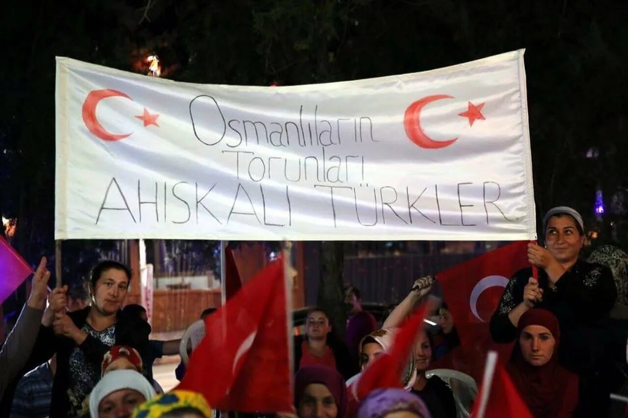 Ахыска турков. Флаг турков месхетинцев. Флаг Ахыска турок. Турция народ. Турецкий месхетинский флаг.