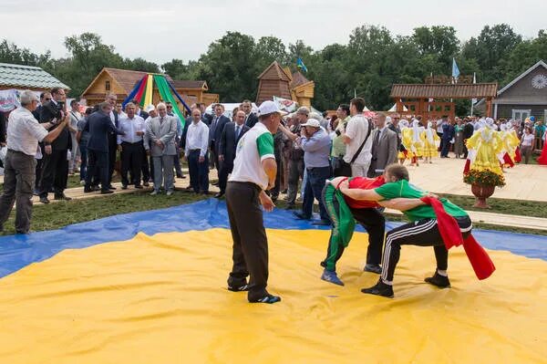 Сабантуй татарский национальный праздник. Национальные праздники Татарстана Сабантуй. Праздник Сабантуй у татар. Казань праздник Сабантуй. Какой завтра праздник у татар