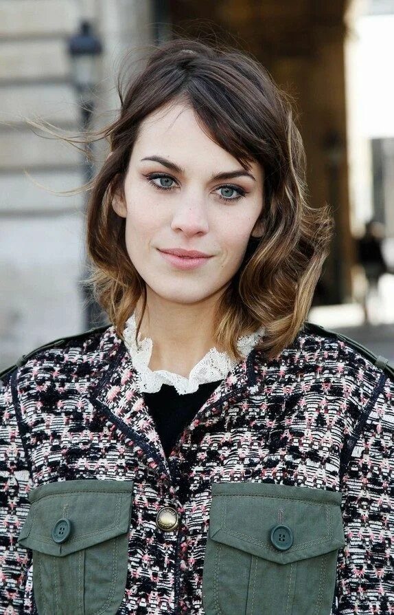 Алекса Чанг. Алекса Чанг омбре. Chang Alexa Haircut. Shoulder grazing Bob Alexa chung.