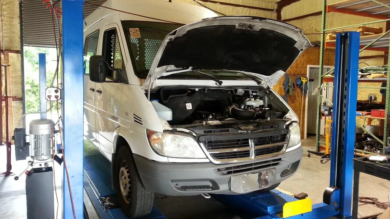 Автосервис Mercedes Sprinter. Автосервис Мерседес Спринтер 906. Mercedes Benz Sprinter 2008 год нужен кузовной ремонтный деталь. Панель боковая ремонтная Mercedes Sprinter 906. Спринтер 906 ремонт