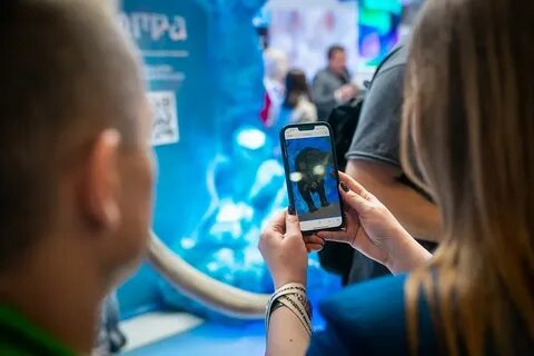 Натуральным телефоном