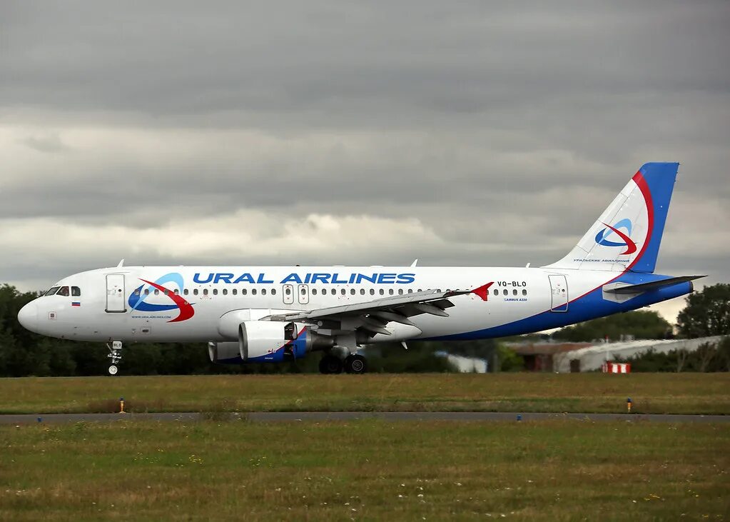 Аэробус а319 уральские авиалинии. Самолёт уральские авиалинии. A320 ural airlines. Airbus a320 уральские авиалинии. А319 уральские авиалинии.