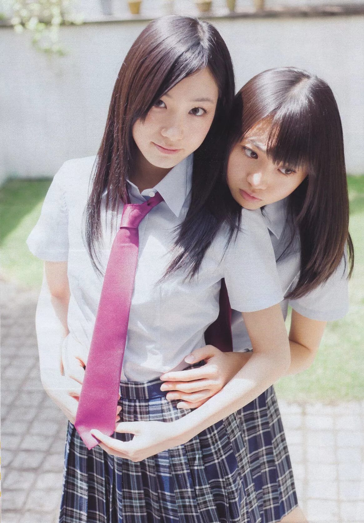 Lesbian японские. Akb48 School uniform. Японские девушки лесби школа.