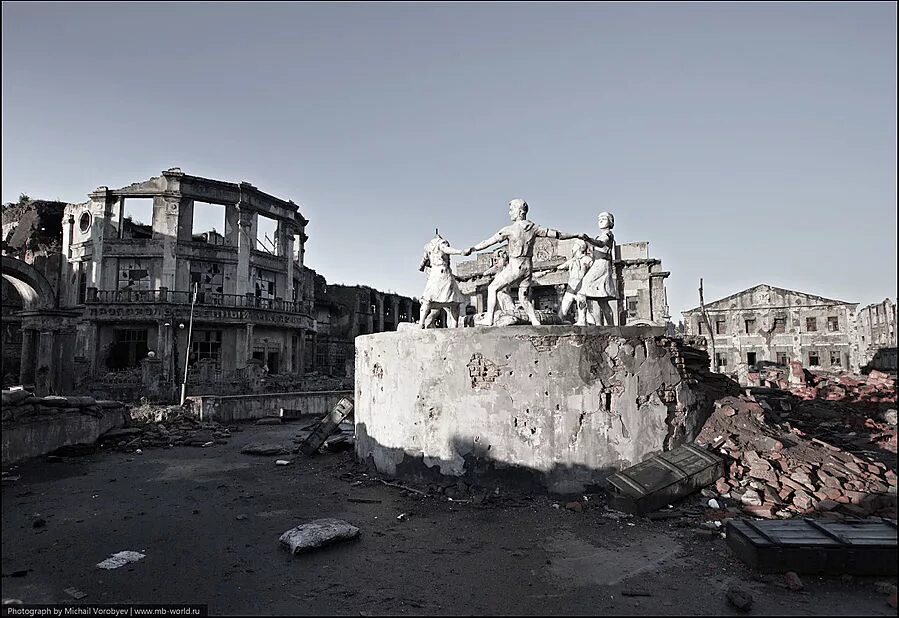 Разрушенный волгоград. Развалины города Сталинграда. Сталинградская битва руины Сталинграда. Сталинградская битва развалины кинофильм. Руины города Сталинград.