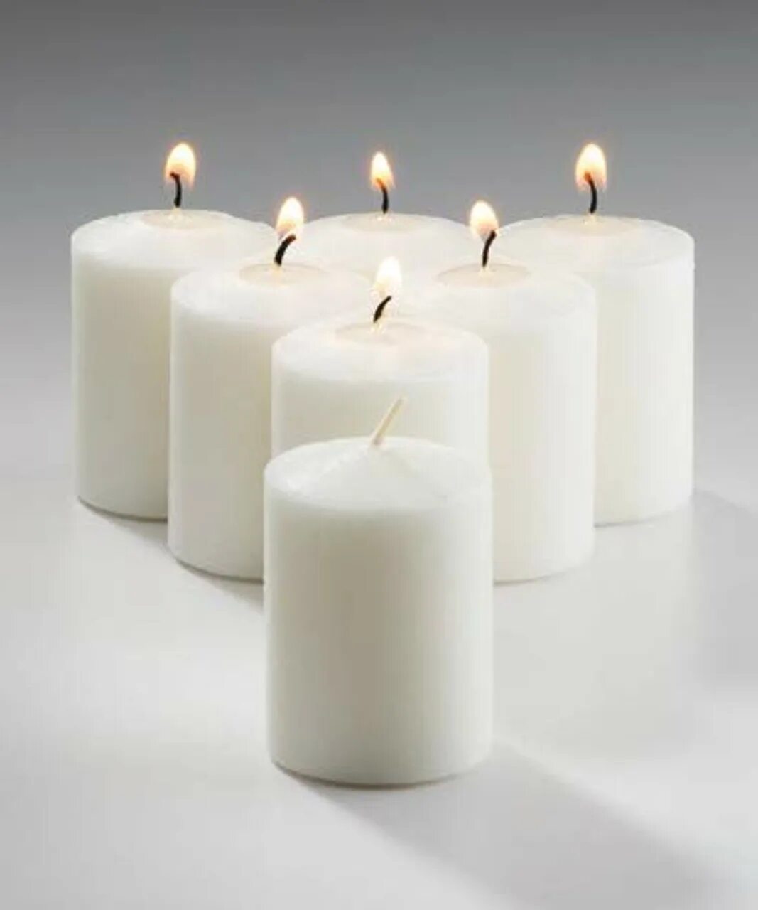 Свечи. Свеча (белая). Свечи парафиновые красивые. Маленькие свечи.