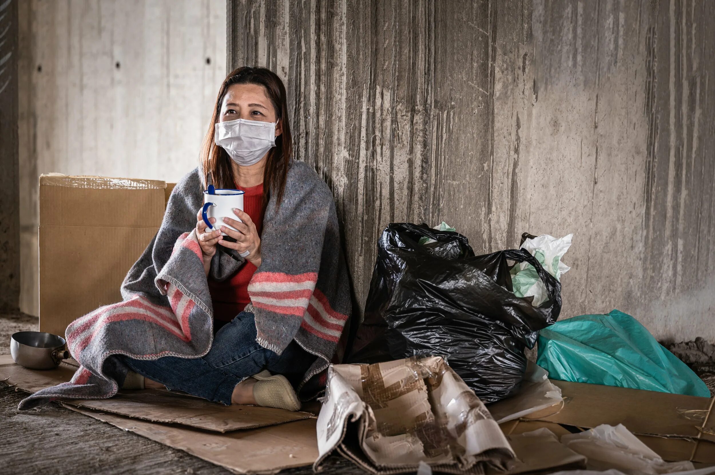 Homeless women. Бездомные женщины Омска. 80 Млн за чертой бедности.