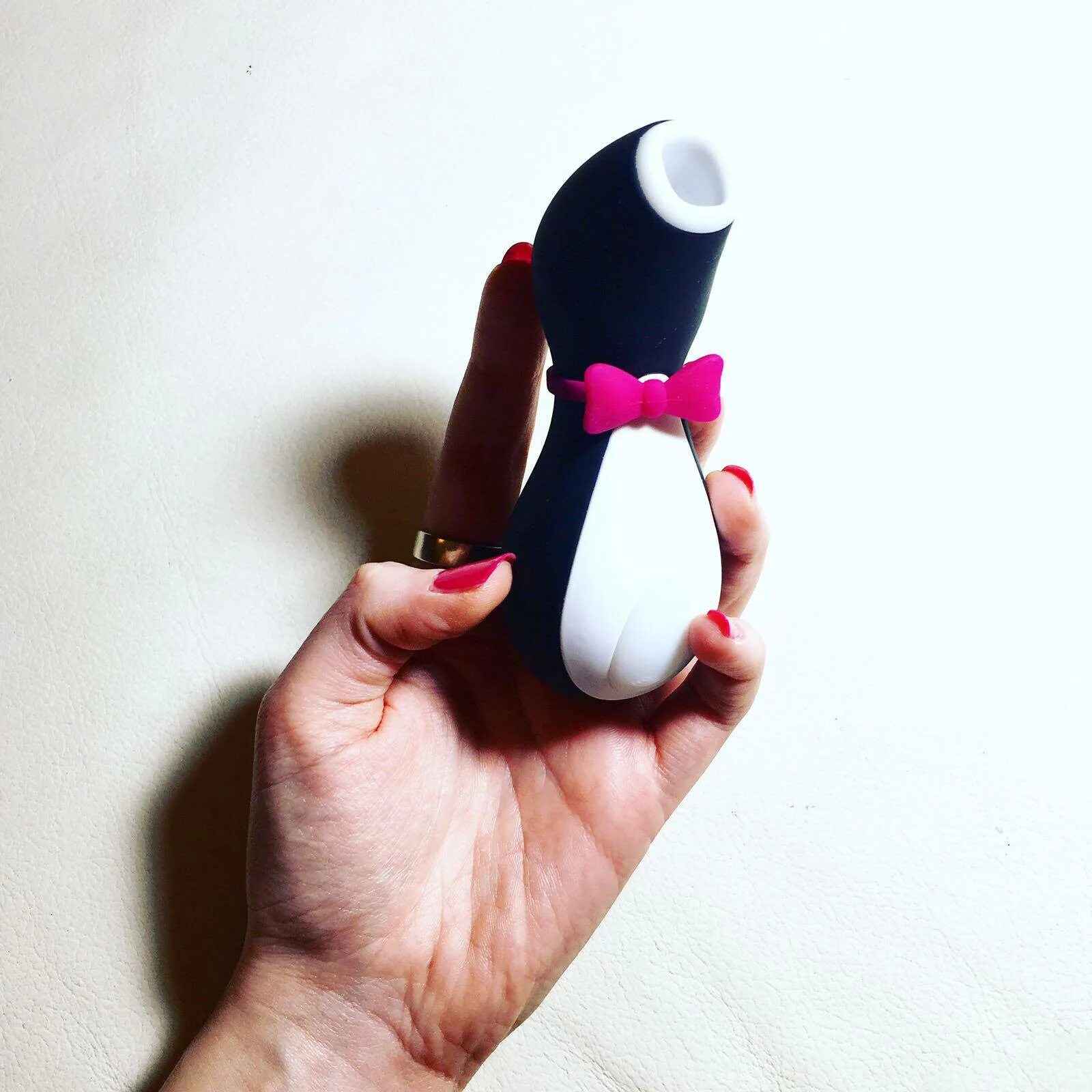 Вакуумный стимулятор пингвин. Стимулятор Satisfyer Pro Penguin. Пингвин Сатис Файер. Сатисфаер Пингвин next Generation. Стимулятор Satisfyer Pro Penguin next Generation.