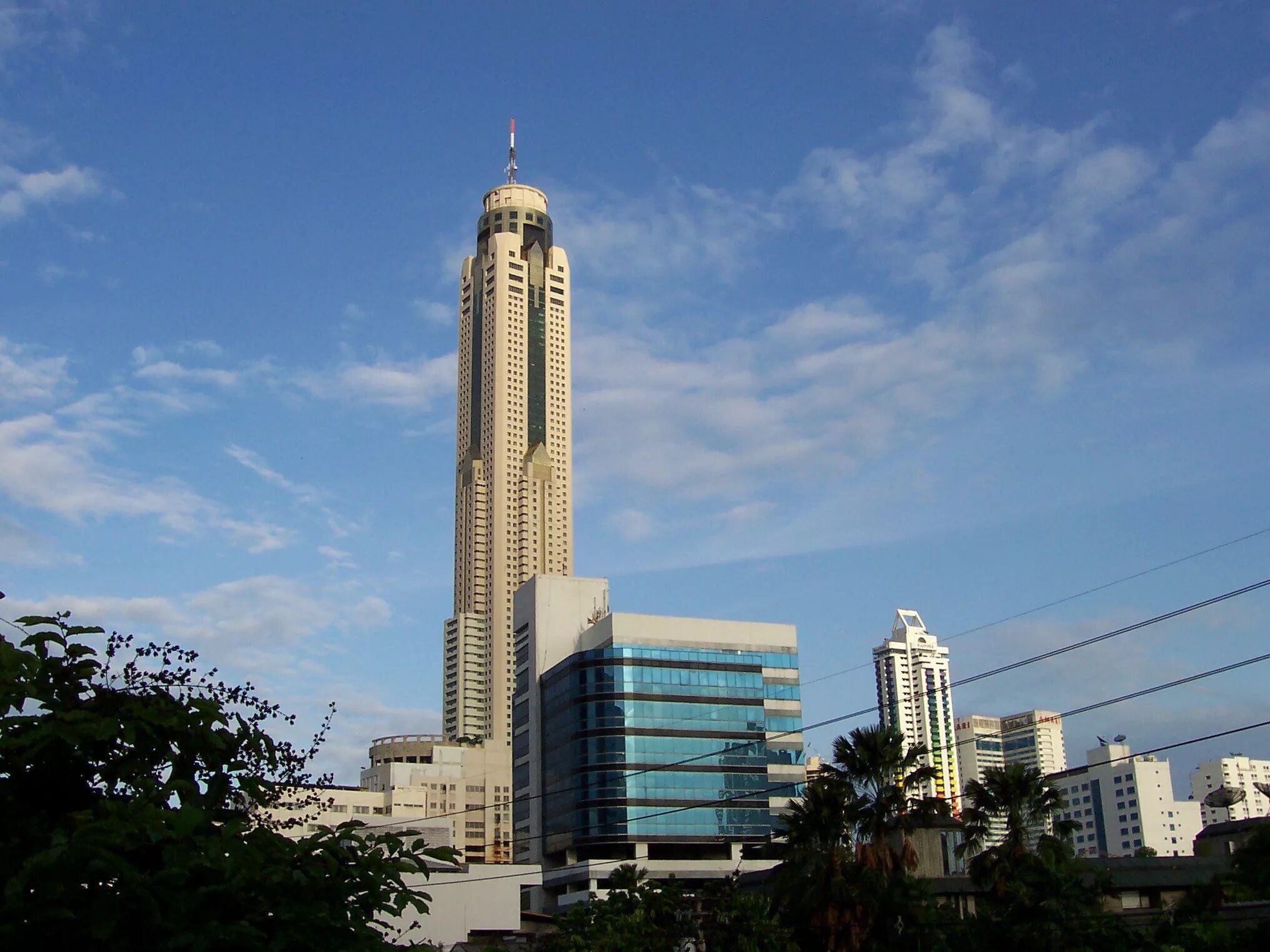 Байок Скай Бангкок. Башня Байок Скай. Башня Баййок 2 Бангкок. Здание Байок Скай.