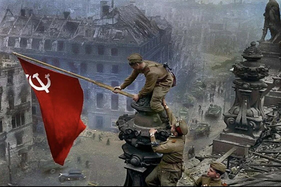 Фотография берлин 5 мая. Кантария и Егоров Рейхстаг. Знамя Победы в Берлине 1945. 9 Мая 1945 Берлин Рейхстаг.