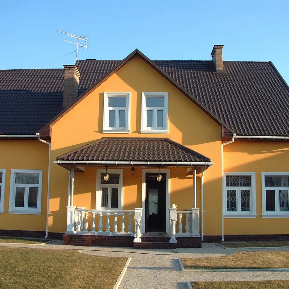 Покраска фасада дома. Штукатурка фасада. Крашеные фасады домов. Как покрасить фасад. Фасад дома.