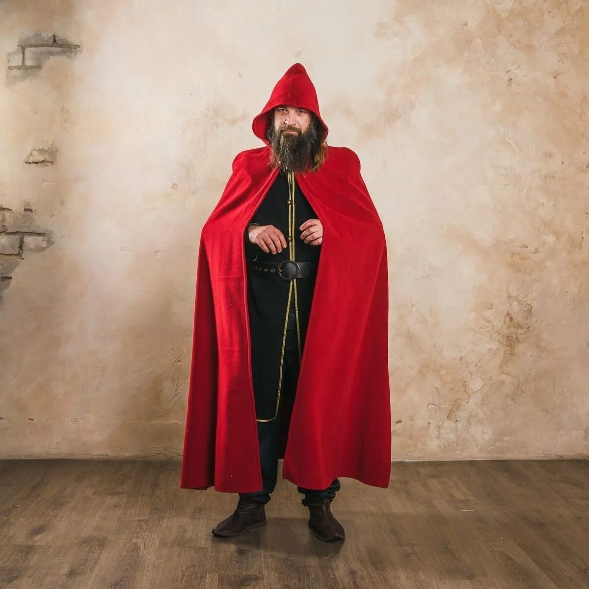 Плащ мантия. Средневековый плащ. Алой мантии. Человек в мантии. Мантия волшебника.