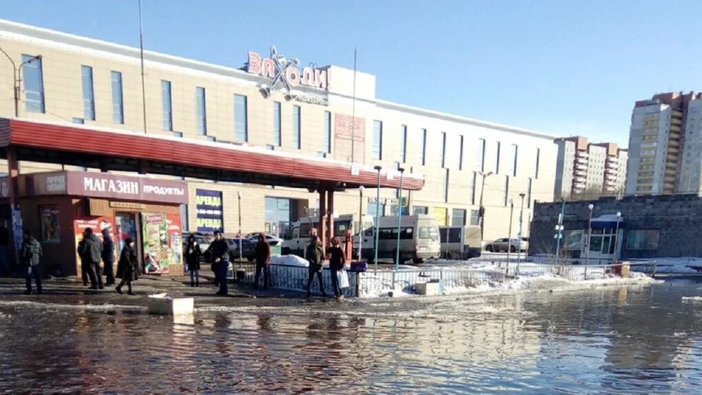 Омский автовокзал телефон. Омский автовокзал. Омский Речной вокзал. Омский Речной порт. Улица автовокзала в Омске.