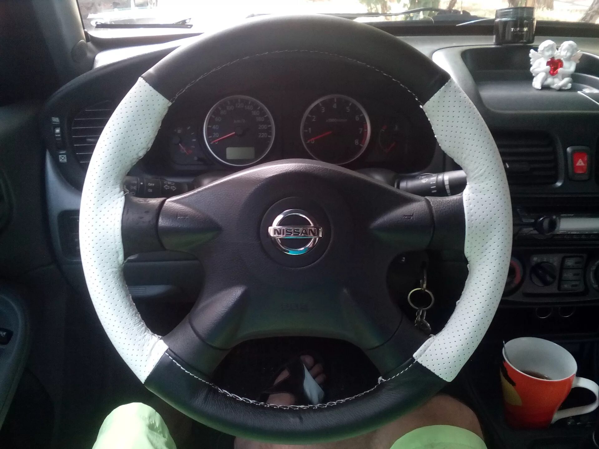 Оплетка на руль nissan x-trail t 31. Оплетка на руль ниссан. Кожаная оплетка на руль nissan almera classic. Оплетка на руль ниссан. Оплетка на руль ниссан.