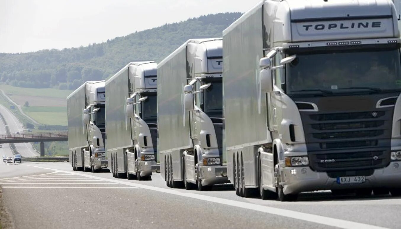 Конвой грузовиков. Скания колонна грузовиков. скания большегруз. volvo trucks 2030. скания r колонна грузовиков.