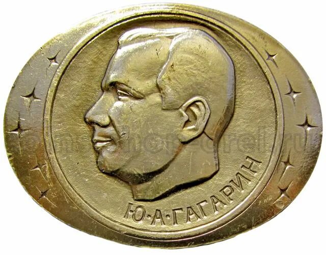 Первая награда гагарина после полета. Gagarin медаль. Гагарин с медалями. Медаль 1961 Гагарин золото.