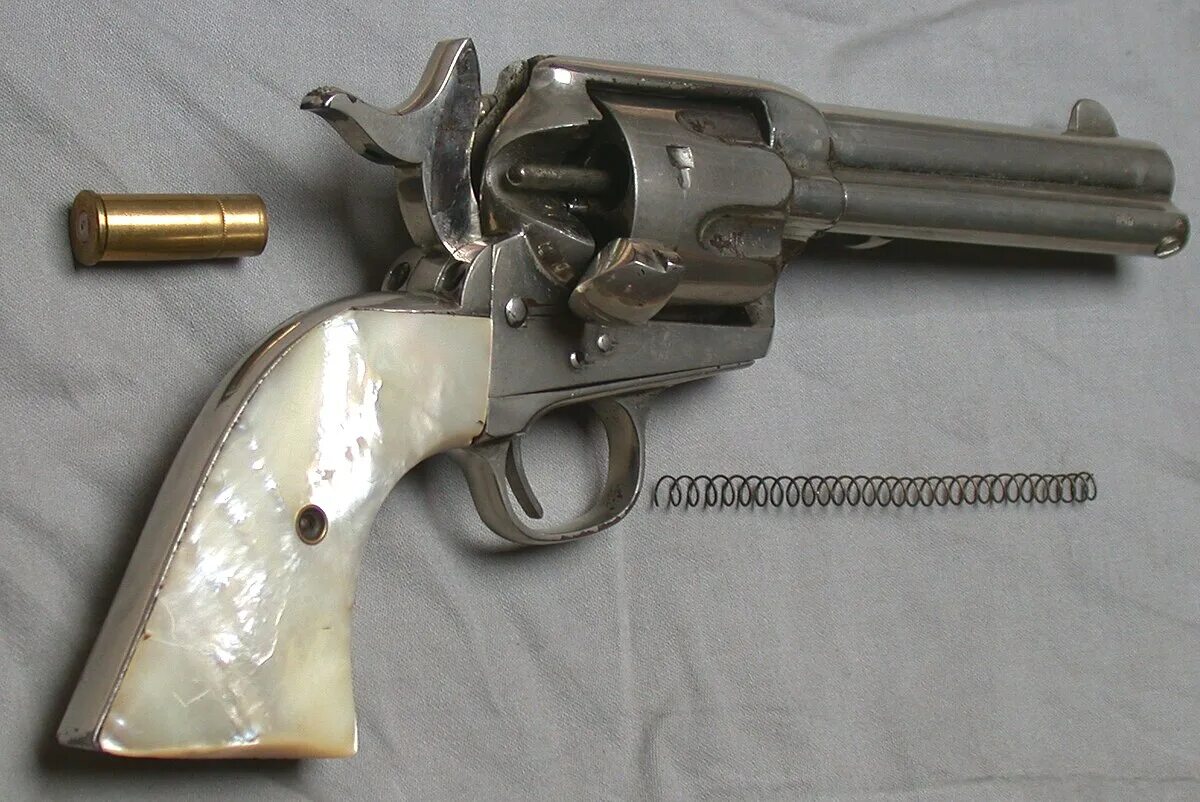 Револьвер определение. Colt m1873 single action army. револьвер colt single action army 1873. револьвер colt single action army 45.