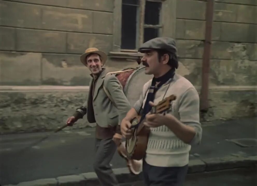 а ну ка убери свой чемоданчик. мы из джаза чемоданчик. панкратов-чёрный в х/ф мы из джаза. быстров мы из джаза. а я не уберу свой чемоданчик.